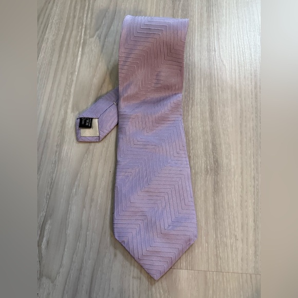 Vintage Giorgio Armani Tie – Lavender Zigzag – 100% Silk – Pristine - Picture 1 of 5